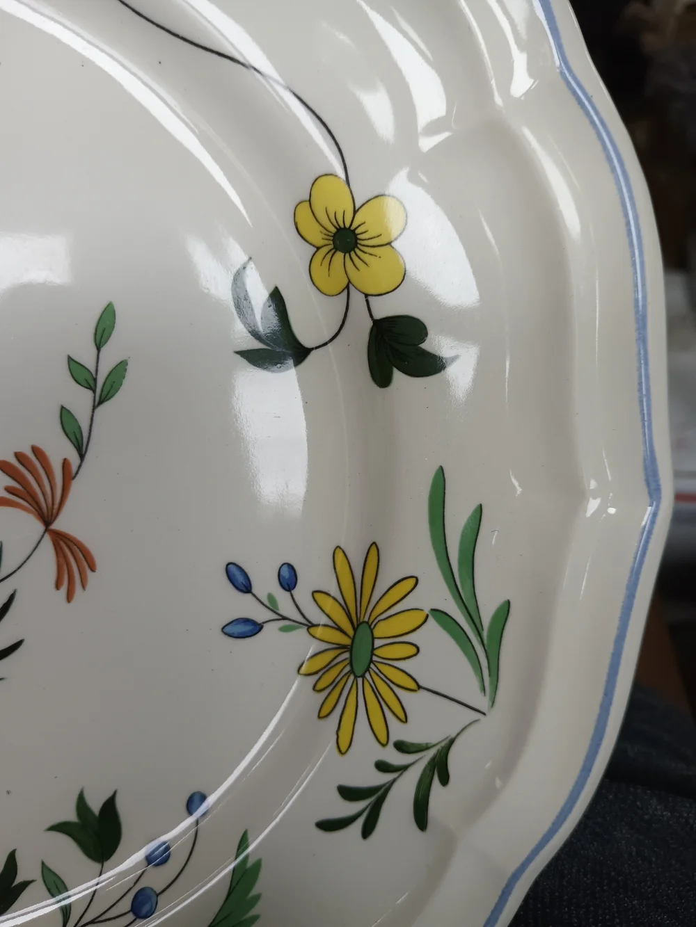 Oiseaux de Paradis White Ceramic Dinner Plate with Multicolor Bird